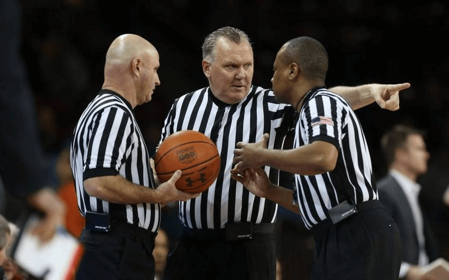 Почему в баскетболе нельзя трогать судью? — deCenterSport