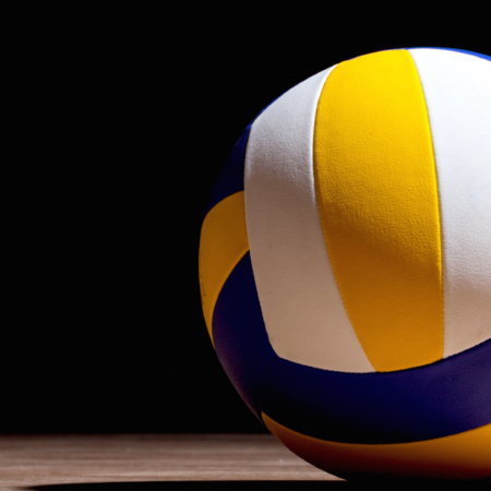 Яка окружність та вага волейбольного м’яча?