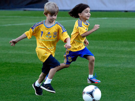Футбольна форма для дітей: вибір і догляд