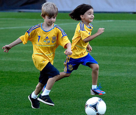 Футбольна форма для дітей: вибір і догляд